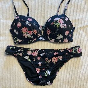 Victoria’s Secret bikini. Top 36C, bottoms size L. NWOT